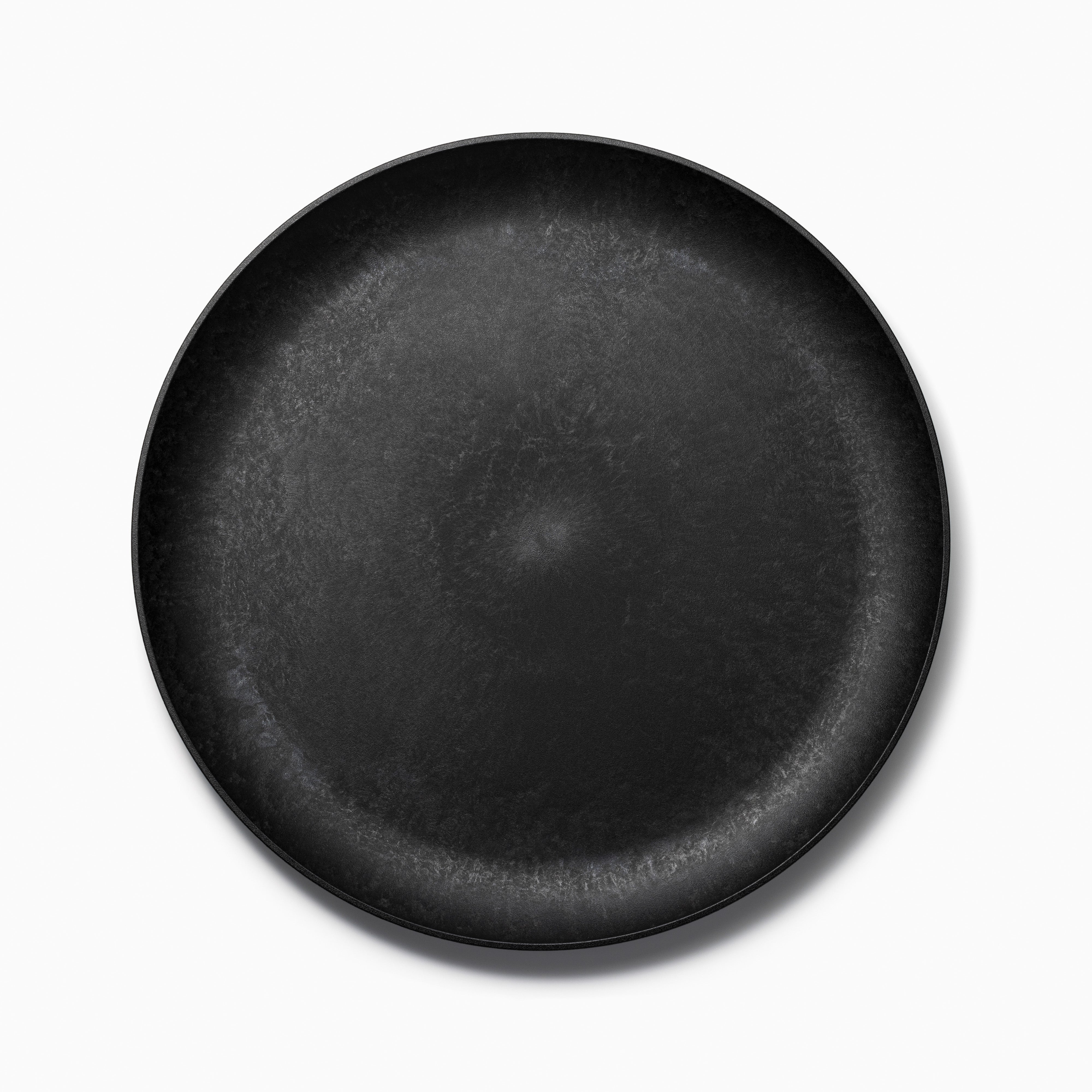 Letoa Collection 27cm Plate, Black | Designed by Kengo Kuma