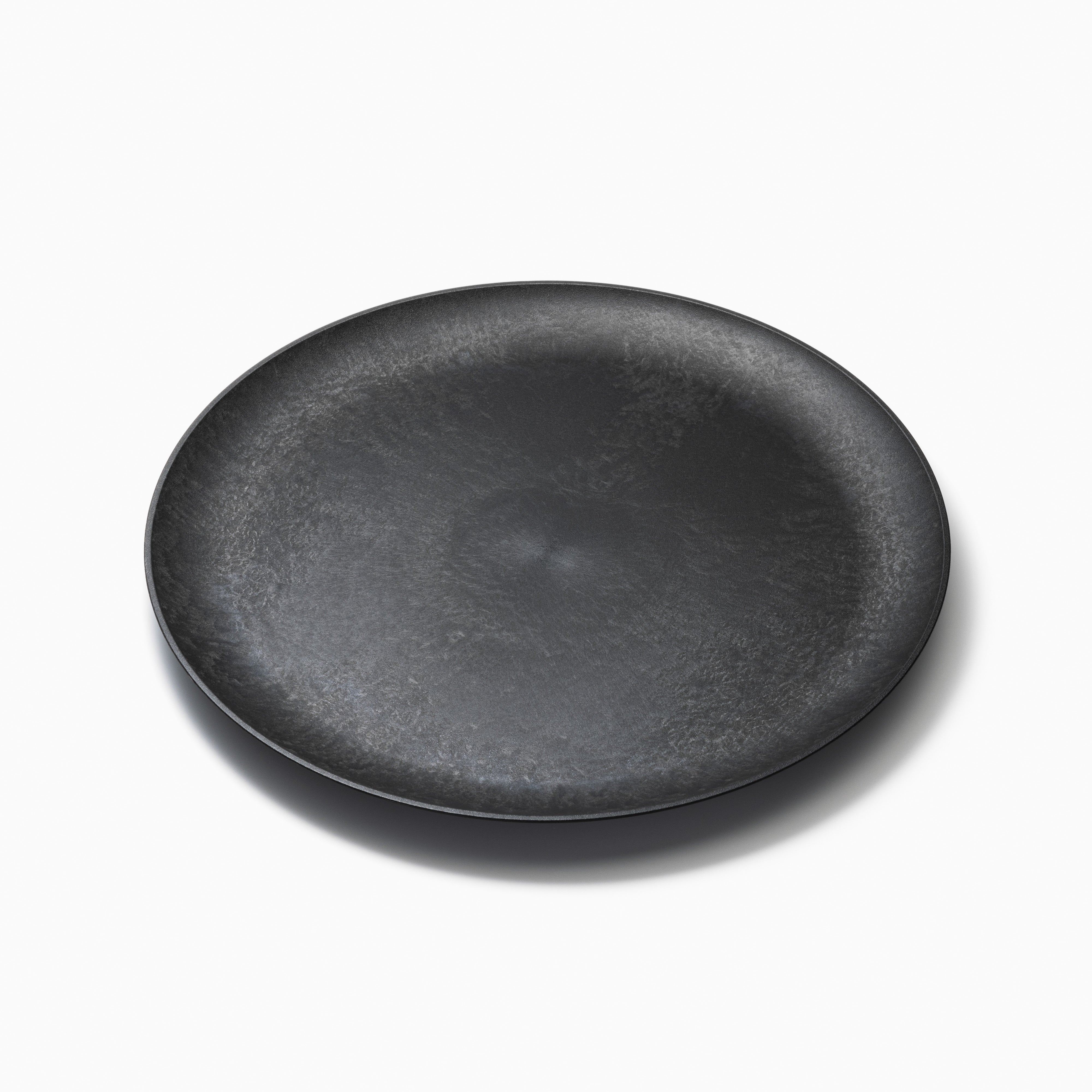 Letoa Collection 27cm Plate, Black | Designed by Kengo Kuma