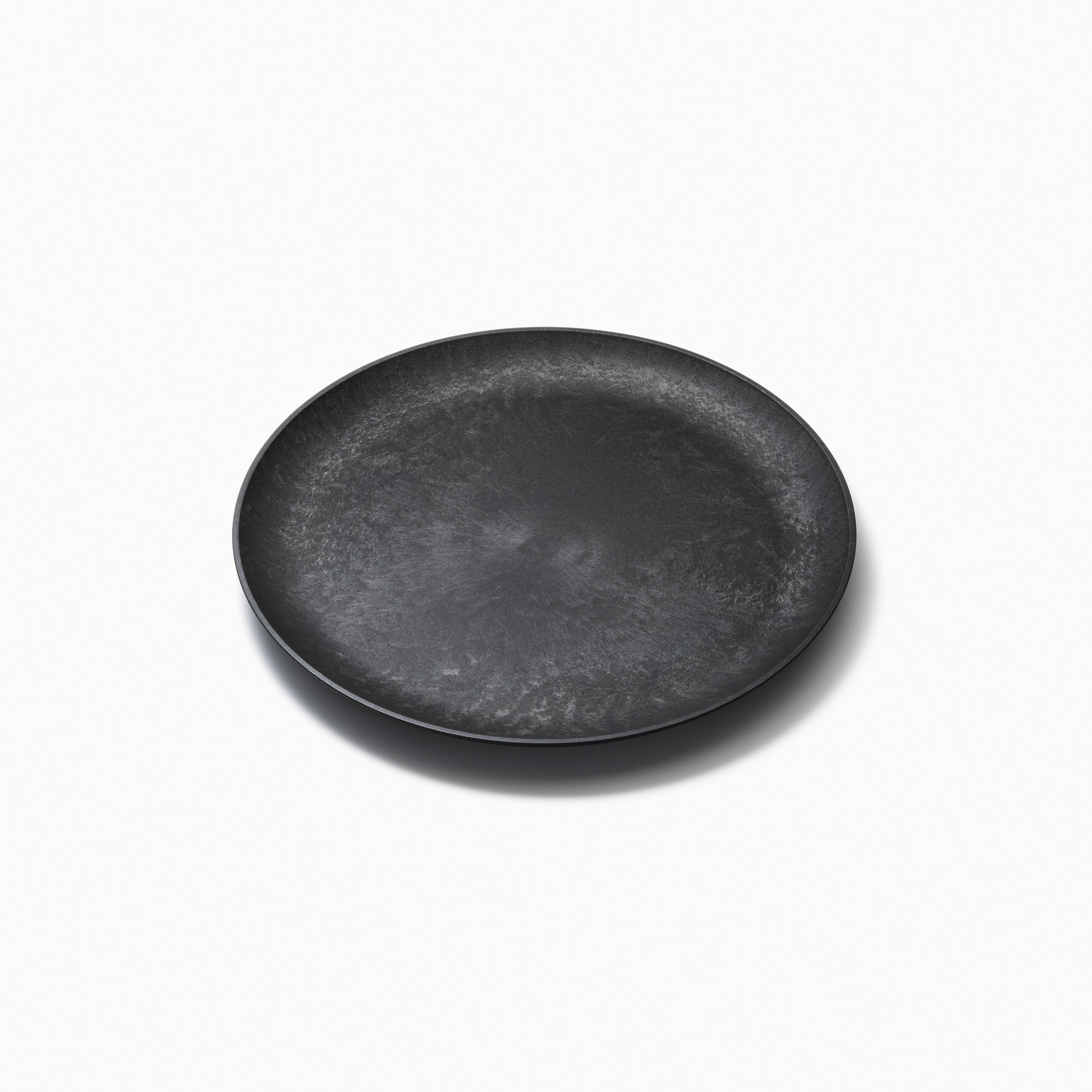Letoa Collection 21cm Plate, Black | Designed by Kengo Kuma