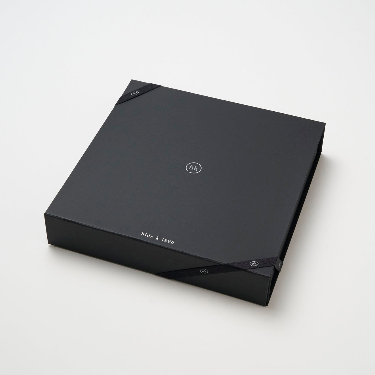 Letoa Collection 21cm Plate, Black | Designed by Kengo Kuma