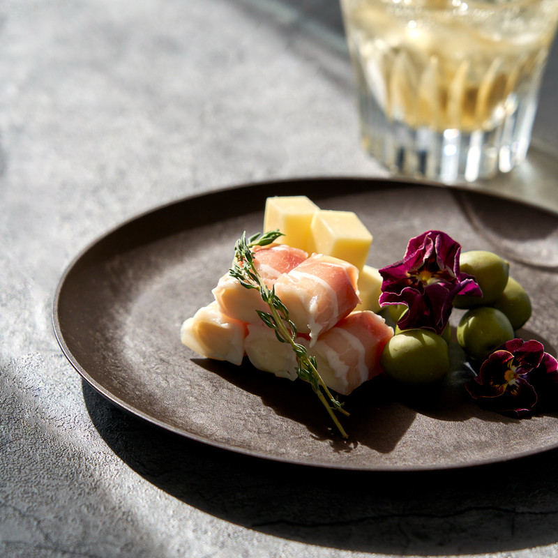 Letoa Collection 21cm Plate, Dark Brown | Designed by Kengo Kuma