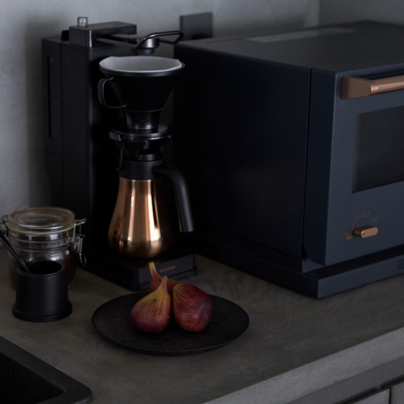 Letoa Collection 21cm Plate, Black | Designed by Kengo Kuma