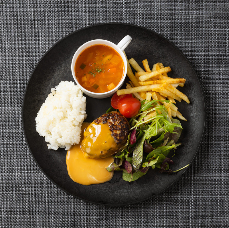 Letoa Collection 27cm Plate, Black | Designed by Kengo Kuma