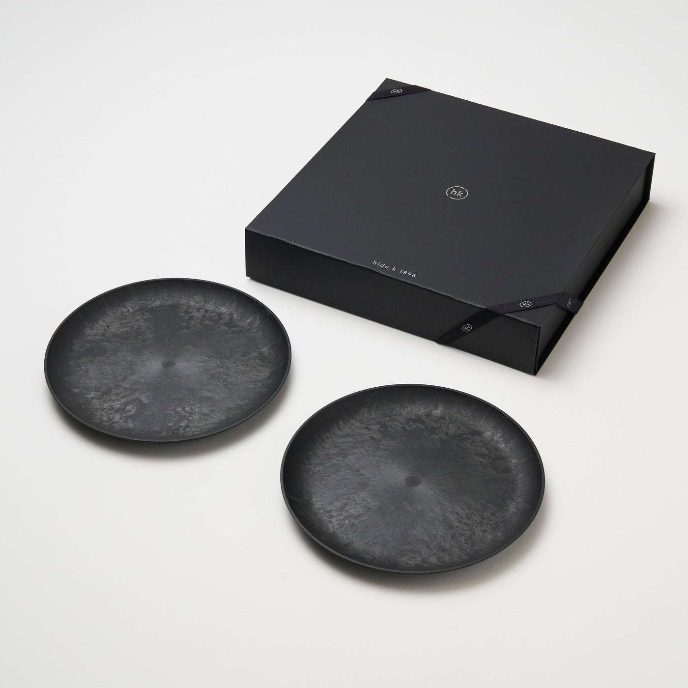 Letoa Collection 21cm Plate, Black | Designed by Kengo Kuma