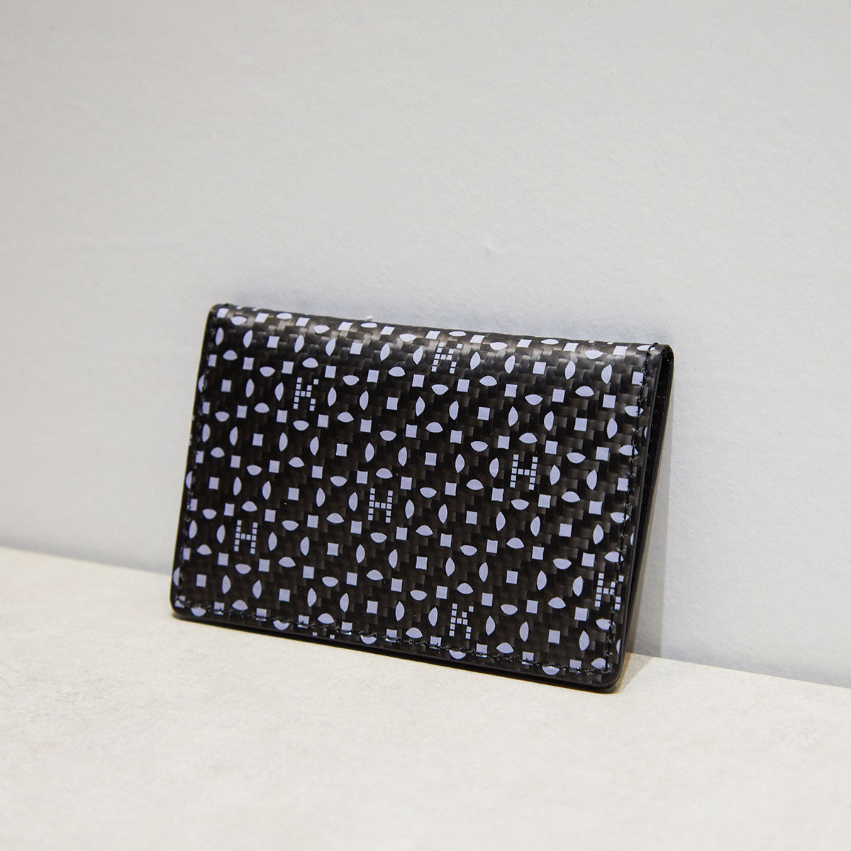 MINIMAL CARD CASE with MIKIO ART logo (CARBON FIBER)